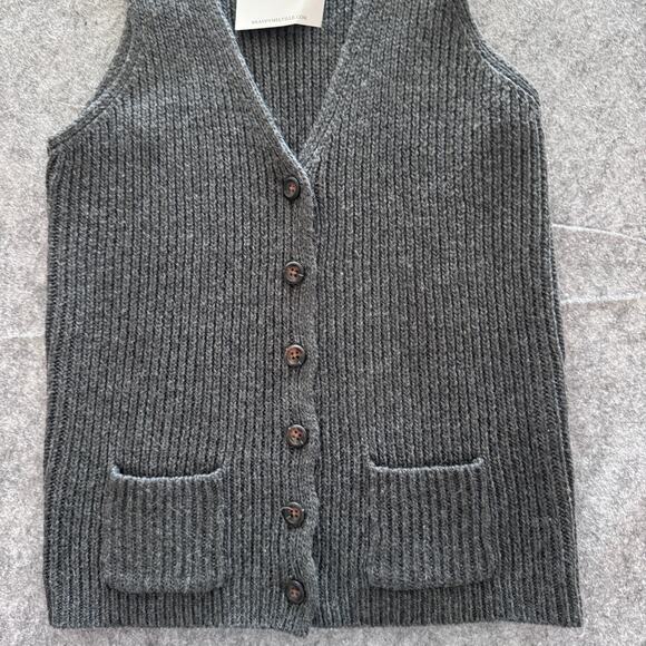 Brandy Melville Women's‎ OS Gray Sweater Vest with Baby Pockets - Picture 3 of 7